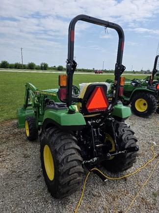 Image of John Deere 2032R equipment image 1