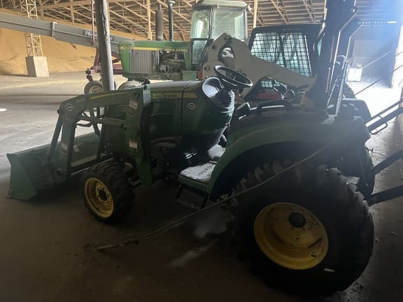 Image of John Deere 2032R equipment image 4