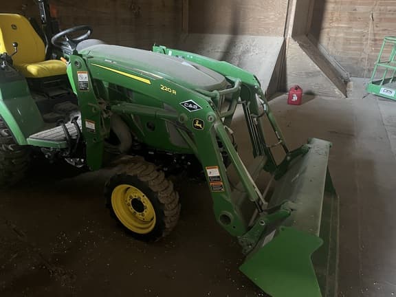 Image of John Deere 2032R equipment image 2