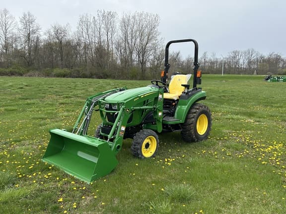Image of John Deere 2032R equipment image 2