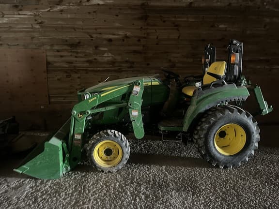 Image of John Deere 2032R equipment image 1