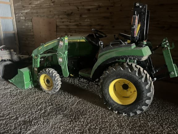 Image of John Deere 2032R equipment image 2