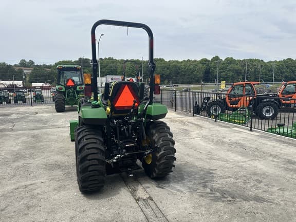 Image of John Deere 2032R equipment image 4