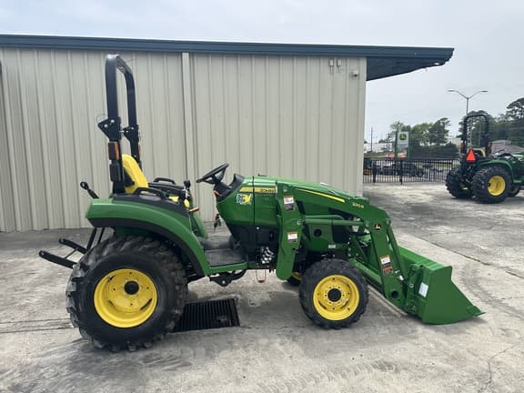 Image of John Deere 2032R equipment image 1