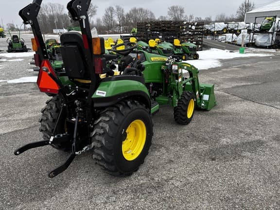 Image of John Deere 2032R equipment image 3