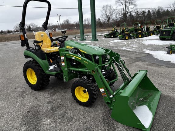 Image of John Deere 2032R equipment image 4
