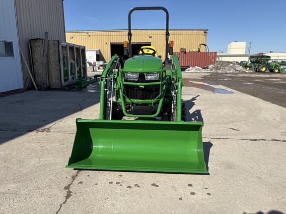 Image of John Deere 2032R equipment image 1