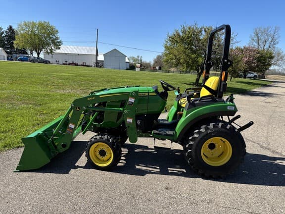 Image of John Deere 2032R equipment image 3