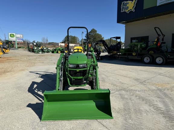 Image of John Deere 2032R equipment image 2