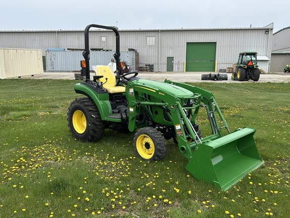 Image of John Deere 2032R equipment image 4