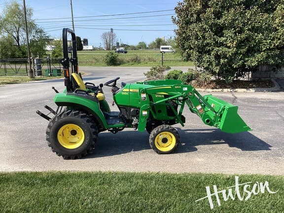 Image of John Deere 2032R equipment image 2