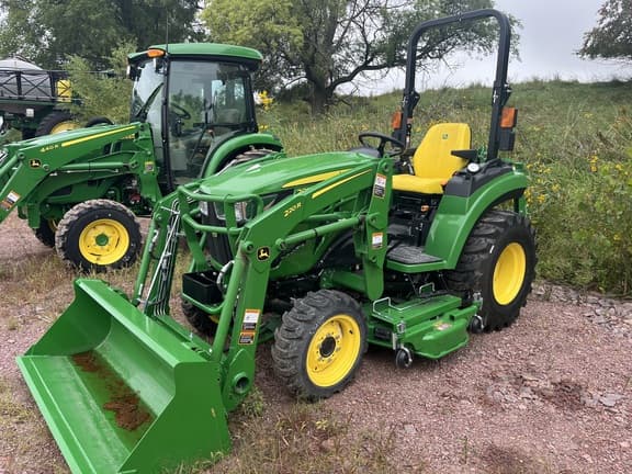 Image of John Deere 2032R equipment image 1