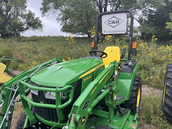 Image of John Deere 2032R equipment image 2