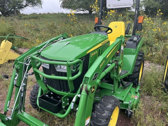 Image of John Deere 2032R equipment image 3