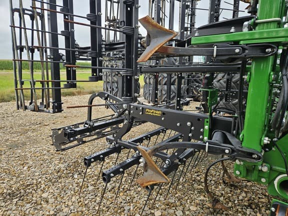 Image of John Deere 2230FH equipment image 4