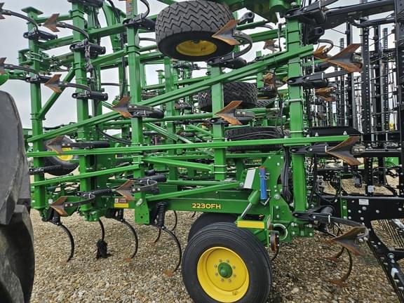 Image of John Deere 2230FH equipment image 2
