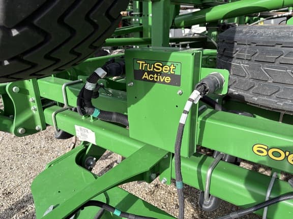 Image of John Deere 2230FH equipment image 4