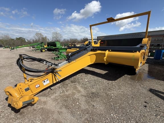 Image of John Deere 2412DE equipment image 4