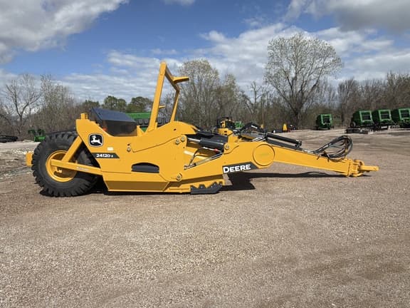 Image of John Deere 2412DE equipment image 2