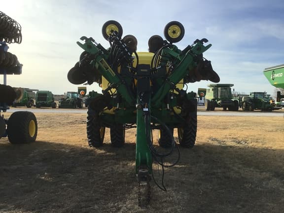 Image of John Deere 2530L equipment image 1