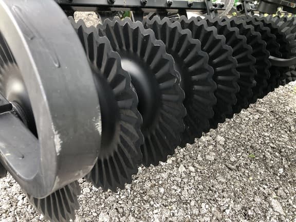 Image of John Deere 2660VT equipment image 2