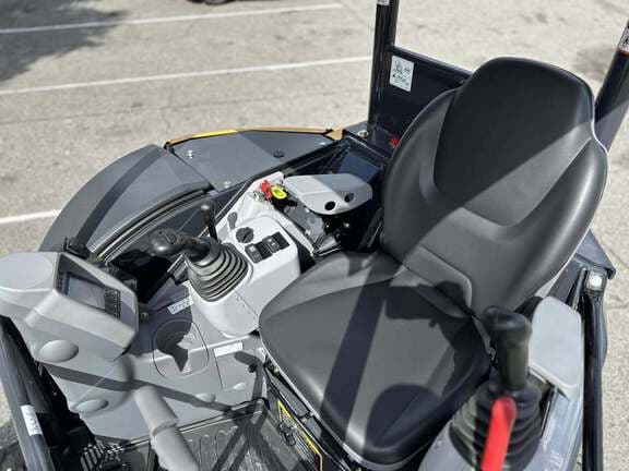 Image of John Deere 30P equipment image 4