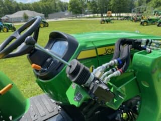 Image of John Deere 3025E equipment image 4