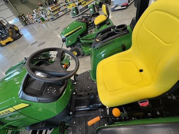 Image of John Deere 3025E equipment image 3