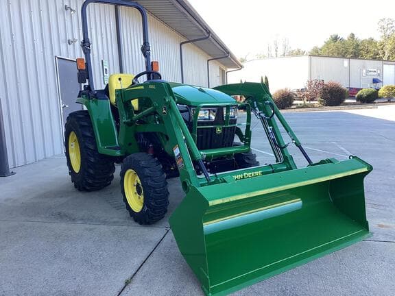 Image of John Deere 3025E equipment image 2