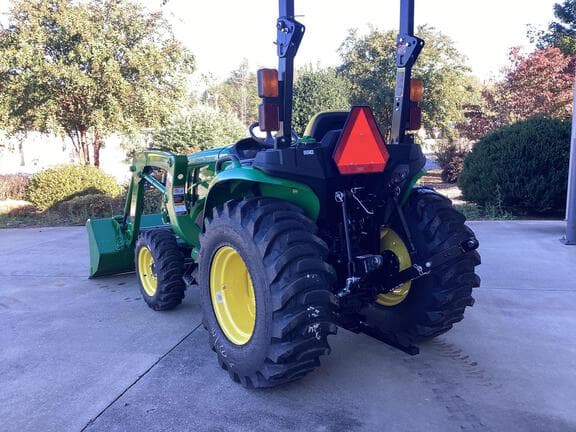 Image of John Deere 3025E equipment image 3