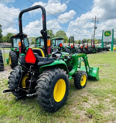 Image of John Deere 3032E equipment image 3