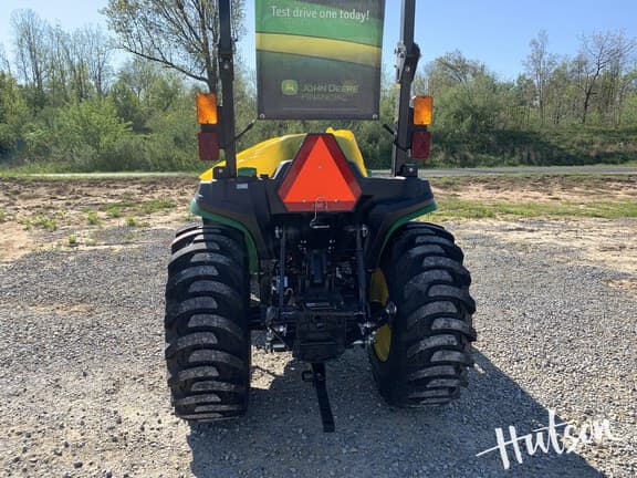 Image of John Deere 3032E equipment image 4