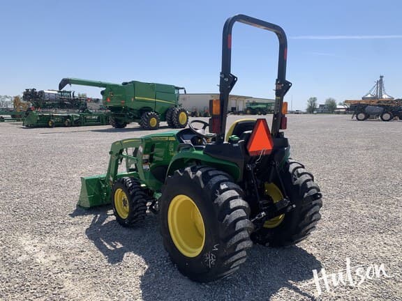Image of John Deere 3032E equipment image 4