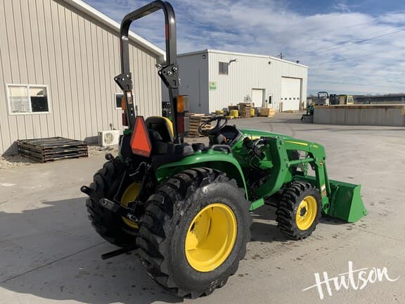 Image of John Deere 3032E equipment image 3