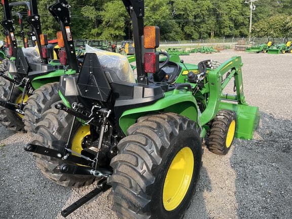 Image of John Deere 3032E equipment image 3