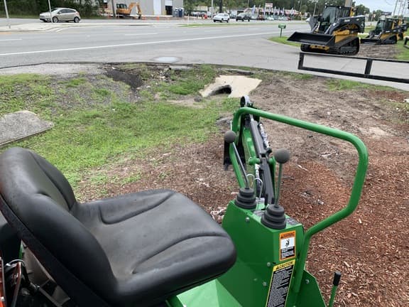 Image of John Deere 3032E equipment image 2