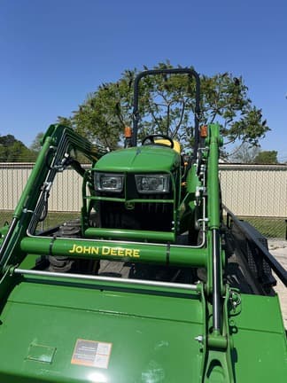 Image of John Deere 3032E equipment image 4