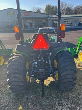 Image of John Deere 3032E equipment image 3