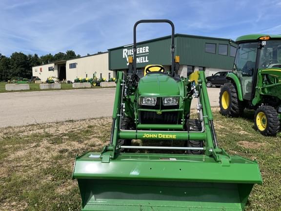 Image of John Deere 3032E equipment image 2