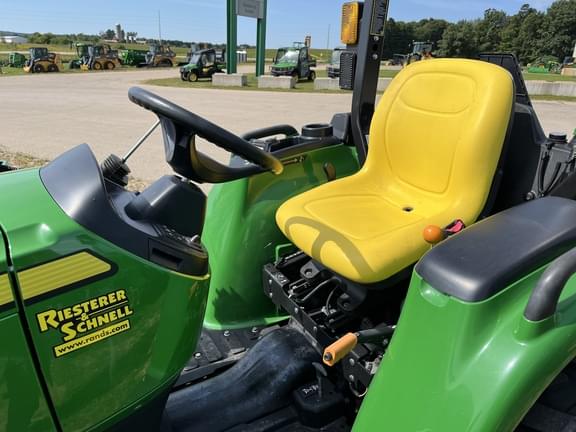 Image of John Deere 3032E equipment image 1
