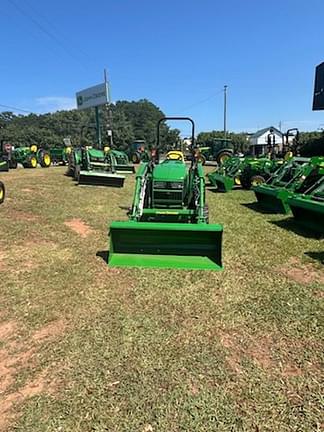 Image of John Deere 3033R equipment image 1