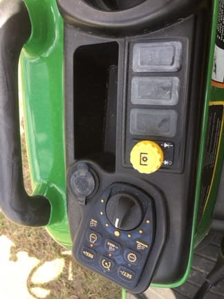 Image of John Deere 3033R equipment image 4