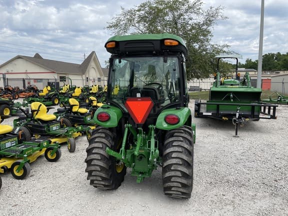 Image of John Deere 3033R equipment image 2