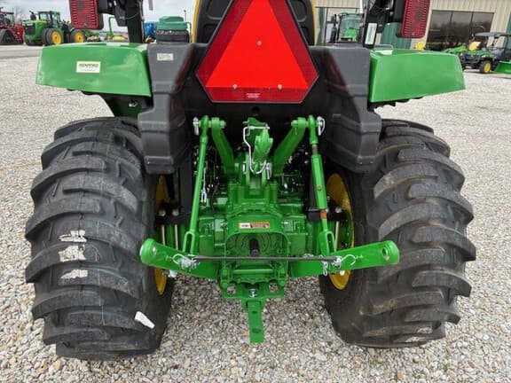 Image of John Deere 3035D equipment image 4