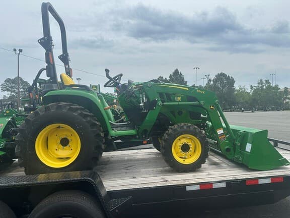Image of John Deere 3038E equipment image 3
