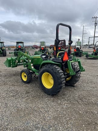 Image of John Deere 3038E equipment image 4