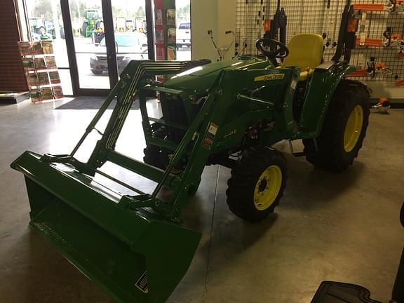 Image of John Deere 3038E equipment image 3