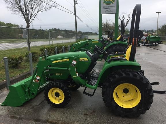 Image of John Deere 3038E equipment image 4