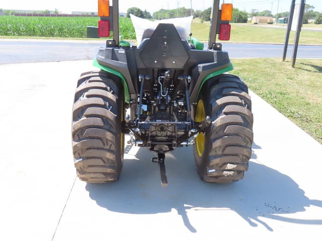 Image of John Deere 3038E equipment image 3