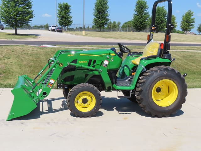 Image of John Deere 3038E equipment image 1